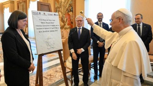 Papst segnet Grundstein f&uuml;r neues Gemelli-Herzzentrum 