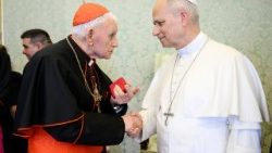 Ernest Simoni albán bíboros Leó pápával
