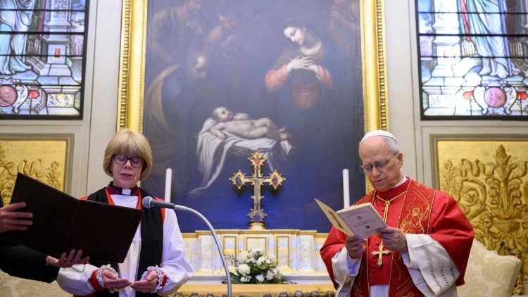 El Papa y la Arzobispo de Canterbury en oraci&oacute;n