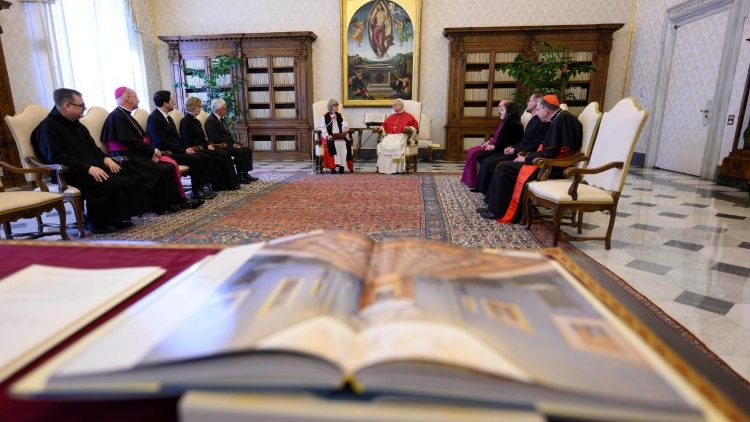 El Papa recibe en audiencia a la Arzobispo de Canterbury