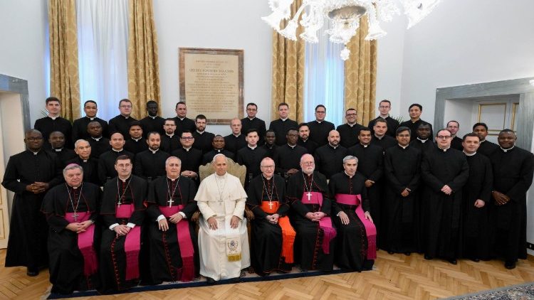 Visita a la Pontificia Academia Eclesi&aacute;stica