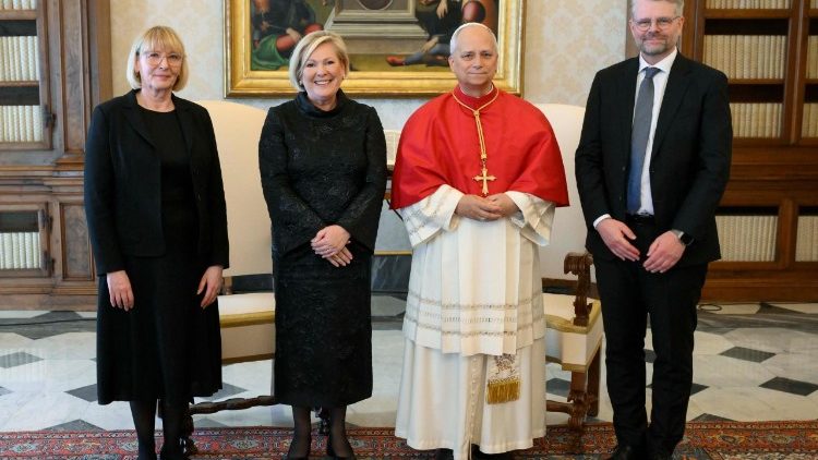 La pr&eacute;sidente de l'Islande en audience chez le Pape.