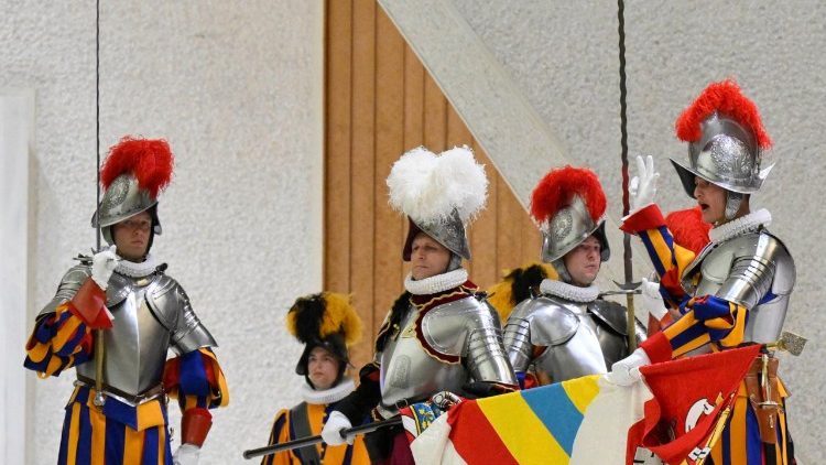 Po odczytaniu roty przysięgi każdy ze ślubujących, kładąc rękę na sztandarze, potwierdzał przysięgę