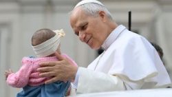 Papa Leone XIV all'udienza generale in Piazza San Pietro