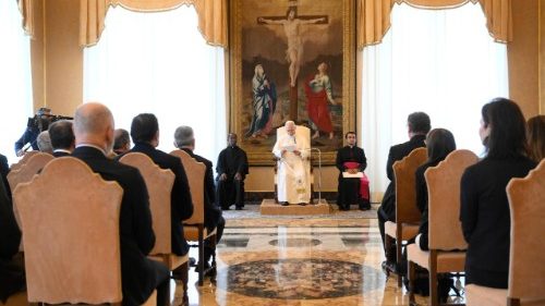 El Papa a la LEV: Leer libros, ant&iacute;doto contra la cerraz&oacute;n mental 