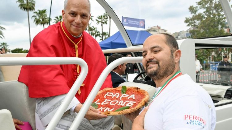 Il Papa riceve una pizza con il suo nome