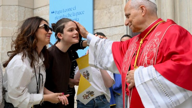Il Papa saluta i fedeli napoletani