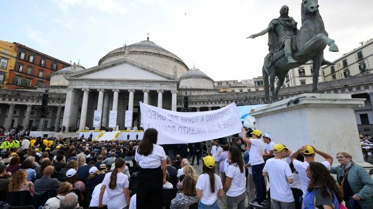 Piazza del Plebiscito gremita per il Papa