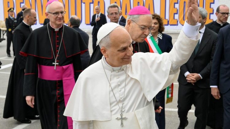 L'arrivo di Papa Leone al Santuario di Pompei. 
