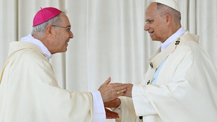 Der Erzbischof von Pompeji, Tommaso Caputo, p&auml;pstlicher Delegat f&uuml;r das Heiligtum und Papst Leo XIV. bei der Messe