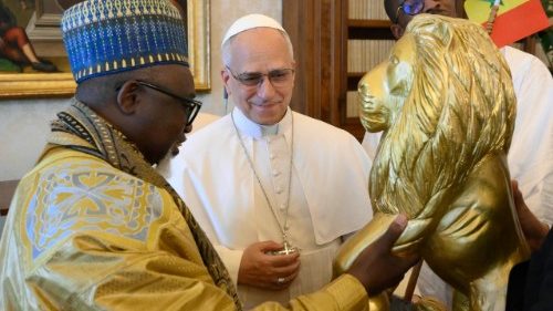 Papież do muzułman&oacute;w i katolik&oacute;w Senegalu: Jesteście skarbem braterstwa