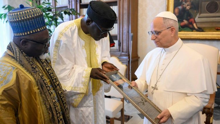 Le Pape et les chefs musulmans du Sénégal ce samedi 9 mai au Vatican. 