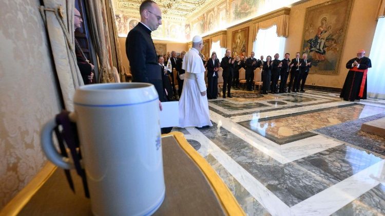 Les membres de la fondation Edith Haberland-Wagner e t dall’Augustiner Br&auml;u de Munich re&ccedil;us au Vatican