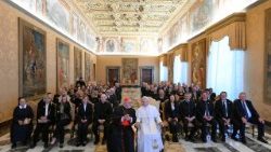 Leone XIV con i membri della Fondazione Edith Haberland-Wagner e dell’Augustiner Bräu di Monaco