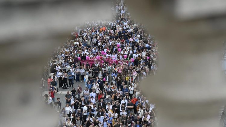 I fedeli in Piazza San Pietro