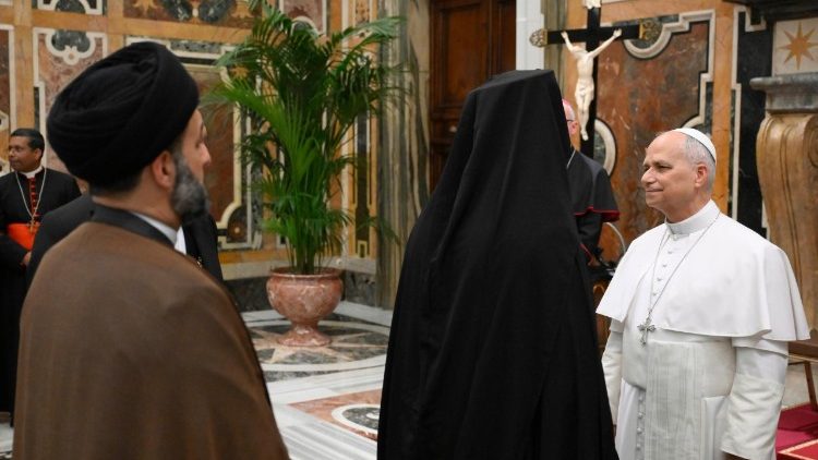 Papież i uczestnicy VIII Spotkania Dykasterii ds. Dialogu Międzyreligijnego i jordańskiego Królewskiego Instytutu Studiów Międzyreligijnych