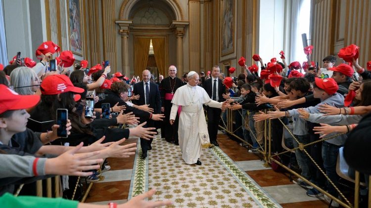 2026.05.16 Papa akutana na watoto wanaojiandaa kupokea Sakramenti ya Kipaimara wa Jimbo Kuu la Genova,Italia.