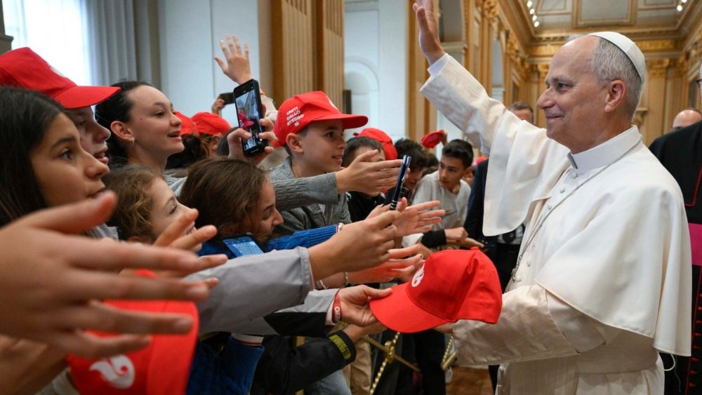 El Papa saluda a los confirmandos de la Archidiócesis de Génova 
