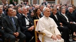El Papa en el encuentro con dirigentes y empleados de institutos bancarios italianos