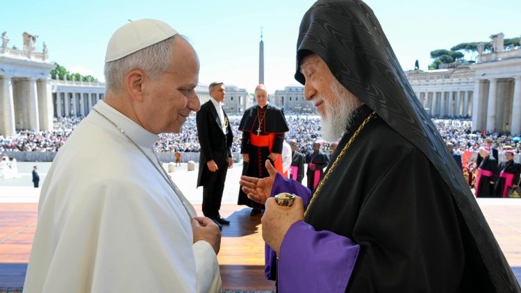 2026.05.20 Papa Leon al XIV-lea și patriarhul Aram I, catolicos al Bisericii armene apostolice, la cateheza audienței generale 