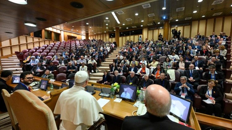 Papa na godišnjem susretu moderatora vjerničkih udruga, crkvenih pokreta i novih zajednica 