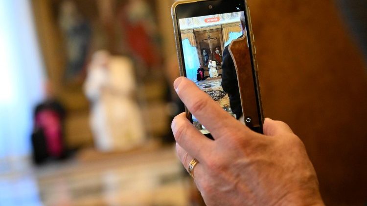 Snimanje Pape pametnim telefonom