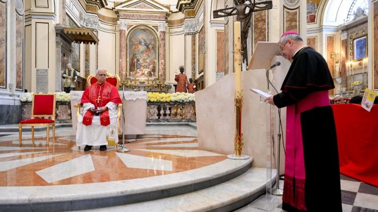 O Bispo de Acerra discursa perante o Papa