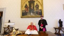 Papa Leon al XIV-lea semnează prima sa enciclică, ”Magnifica humanitas”