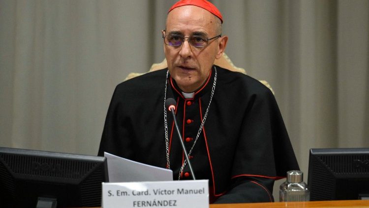  El cardenal Fern&aacute;ndez, prefecto del Dicasterio para la Doctrina de la Fe, presenta la enc&iacute;clica de Le&oacute;n XIV 