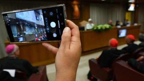 Papst erkl&auml;rt seine Enzyklika: KI muss dem Menschen dienen