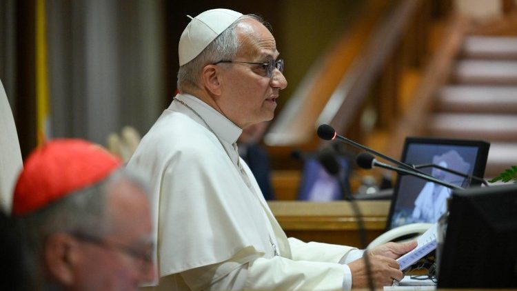 Papst Leo XIV. bei der Pr&auml;sentation seiner 1. Enzyklika