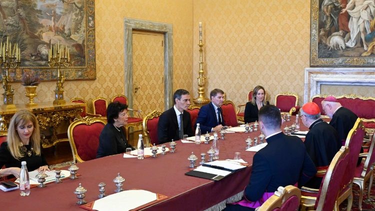 O presidente do Governo da Espanha tamb&eacute;m cumpriu agenda na Secretaria de Estado do Vaticano