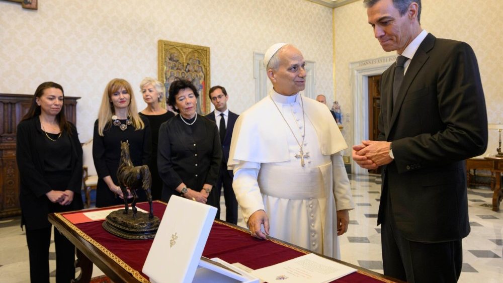 La Leon al XIV-lea, premierul spaniol Pedro Sánchez Pérez-Castejón