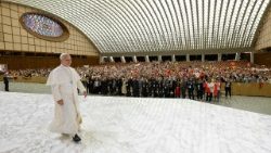 Papież podczas spotkania z członkami ruchów charyzmatycznych