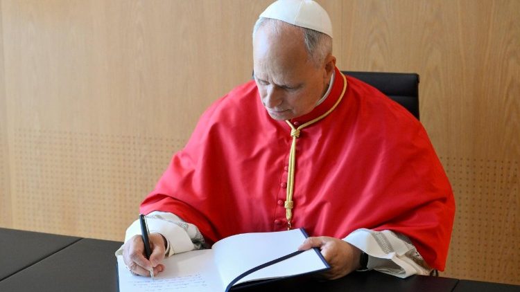 Leon XIV wpisał się do księgi pamiątkowej