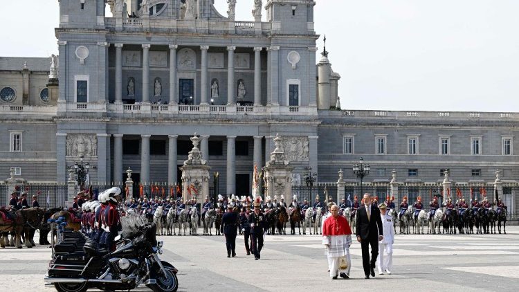 Uv&iacute;tac&iacute; ceremonie v Madridu, 6. 6. 2026