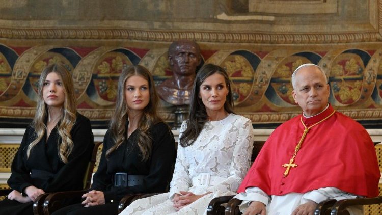 Popiežius ir karalienė Leticija su šeima