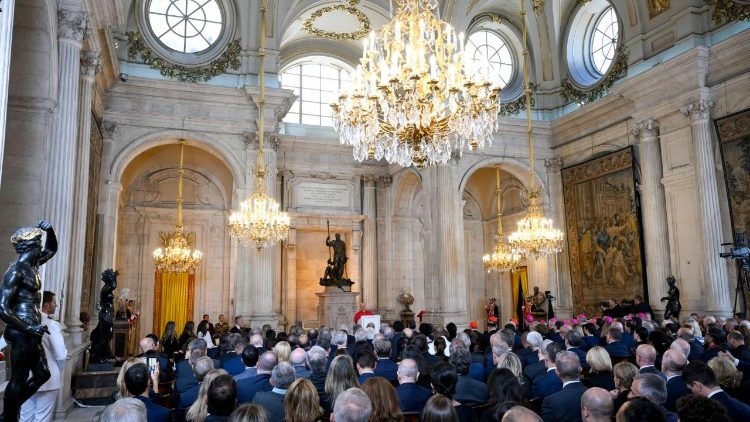 Il Pontefice rivolge il suo discorso le autorit&agrave;, ai rappresentanti della societ&agrave; civile e al Corpo diplomatico. 