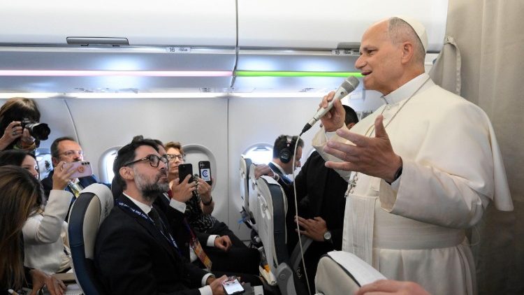 El Papa durante el vuelo a Madrid