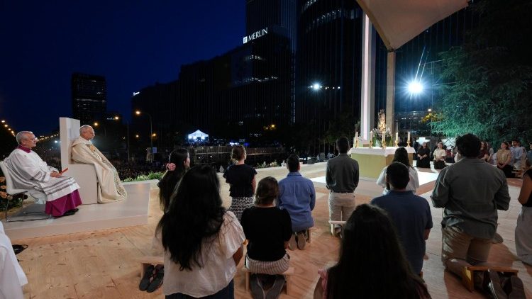 Bei der Gebetsvigil mit eucharistischer Anbetung 