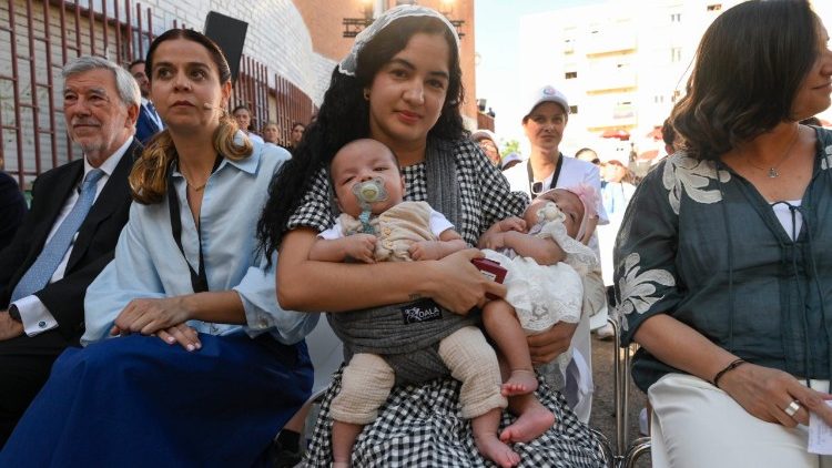 Niurka e seus filhos Ares e Atenea 