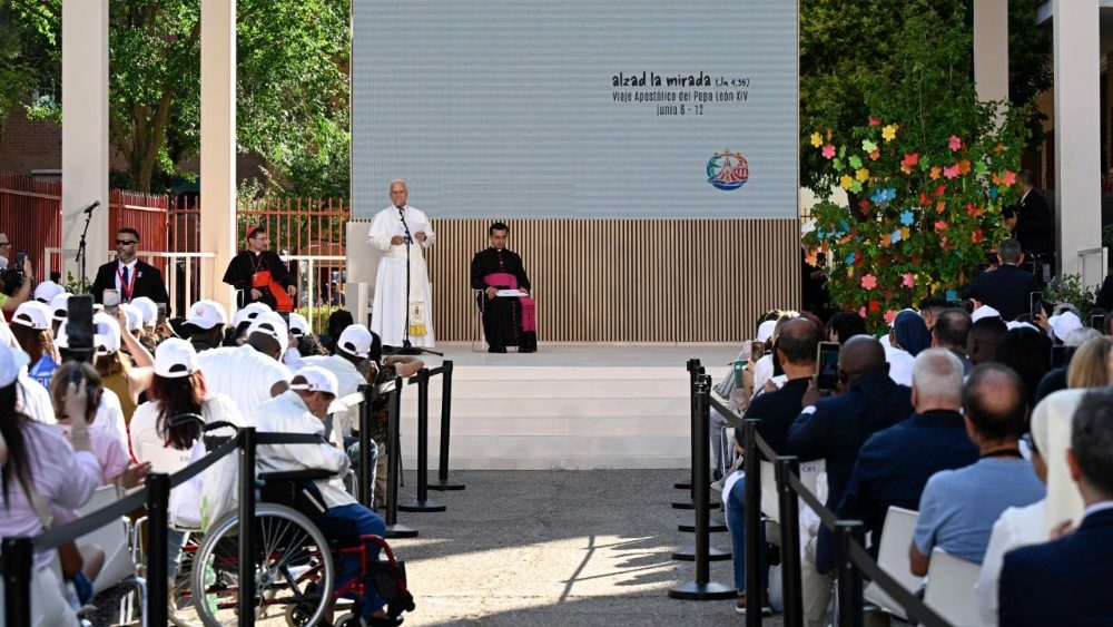 2026.06.06 Viaggio Apostolico in Spagna - Visita agli operatori e assistiti del progetto sociale CEDIA 24 hor2as
