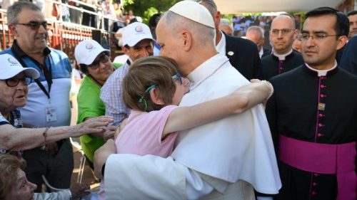 Madrid: Olga umarmt den Papst