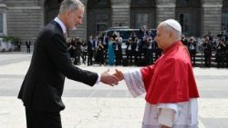 Papież został powitany w Madrycie przez króla Hiszpanii Filipa VI