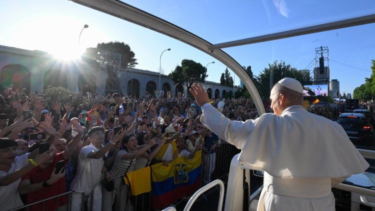 Papa sa&uacute;da os jovens espanh&oacute;is 