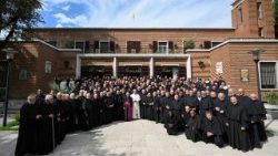 2026.06.07 Papa alikutana na wanashirika wa Kiagostinian katika Ubalozi wa Vatican jijini Madrid nchini Hispania.