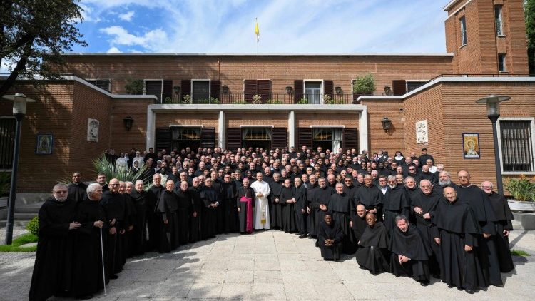 2026.06.07 Papa alikutana na wanashirika wa Kiagostinian katika Ubalozi wa Vatican jijini Madrid nchini Hispania.