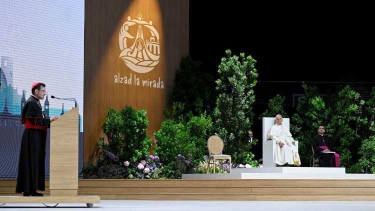 El arzobispo de Madrid da las palabras de bienvenida al Papa