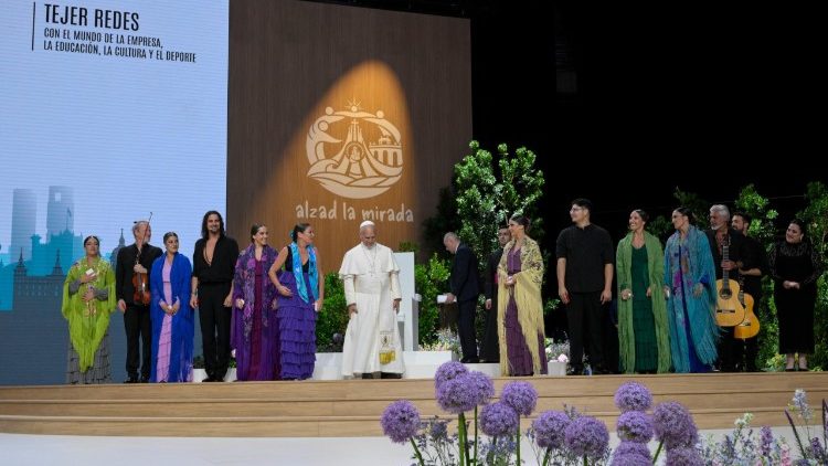 El Papa en el encuentro &laquo;Tejer redes con el mundo de la cultura, del arte, de la econom&iacute;a y del deporte&raquo; en Movistar Arena de Madrid 