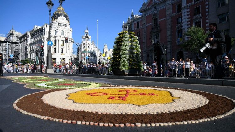 Beeindruckender Blumenschmuck in Madrid